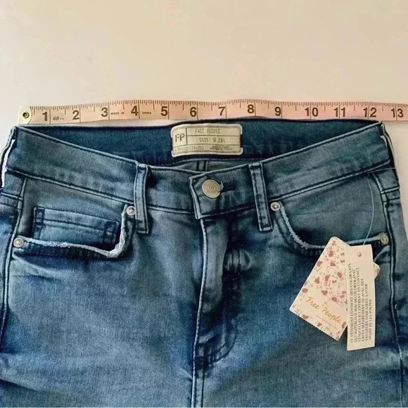 Free People Women's Mid-Rise Skinny Jeans Size 26 Long - Picture 10 of 12